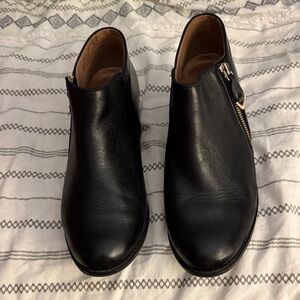 Vionic Jolene Black booties